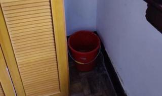 家里卫生间顶上漏水怎么办 卫生间漏水咨询电话